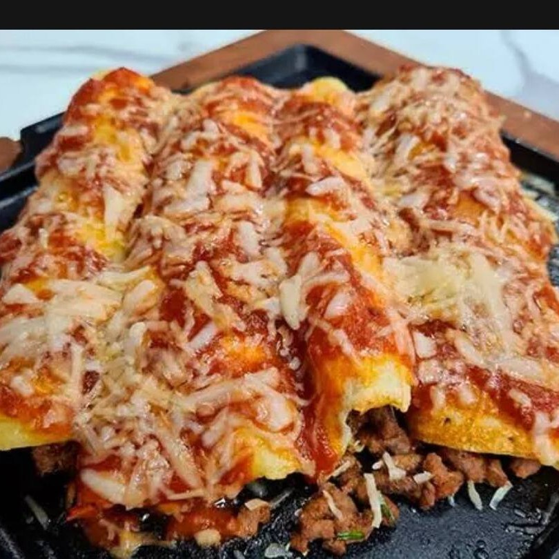 Monte sua panqueca com o molho de sua preferência! São 3 unidades de panquecas super recheadas! Aprox. 600g Serve até 2 pessoas (aprox. 600g) Imagem meramente ilustrativa!