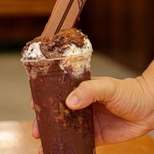 Açaí com creme de avelã e farelos de Ovomaltine... Sabor que fica :)