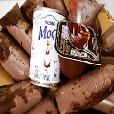 Apresentamos o nosso Sacolé Gourmet - Sabor Brigadeiro (150ml), integrante da sofisticada categoria de Sacolés Gourmet. Uma experiência gastronômica sem igual, que encapsula a essência revigorante e intensa de chocolate em uma sobremesa cremosa e inigualável. A riqueza do Brigadeiro é meticulosamente equilibrada em cada sacolé, proporcionando um sabor doce e indulgente na medida exata. Ideal para dias quentes, este sacolé gourmet é uma explosão de sabor em cada mordida. Experimente e encante-se por essa deliciosa combinação!  #vemsergourmet