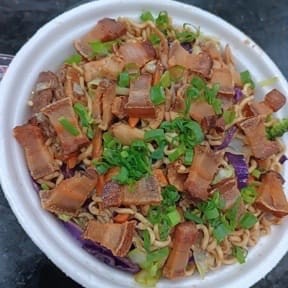 Carne e Frango com adicional de muito bacon em cima.