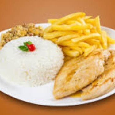Nosso frango grelhado é acompanhado acompanhado de arroz, feijão, farofa e batata frita.