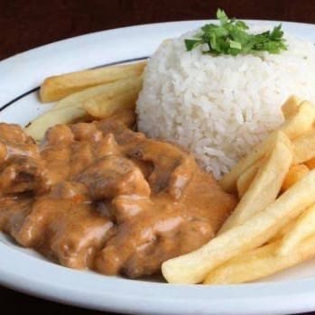 Strogonoff de carne  - arroz e batata  frita embalagem 500ml