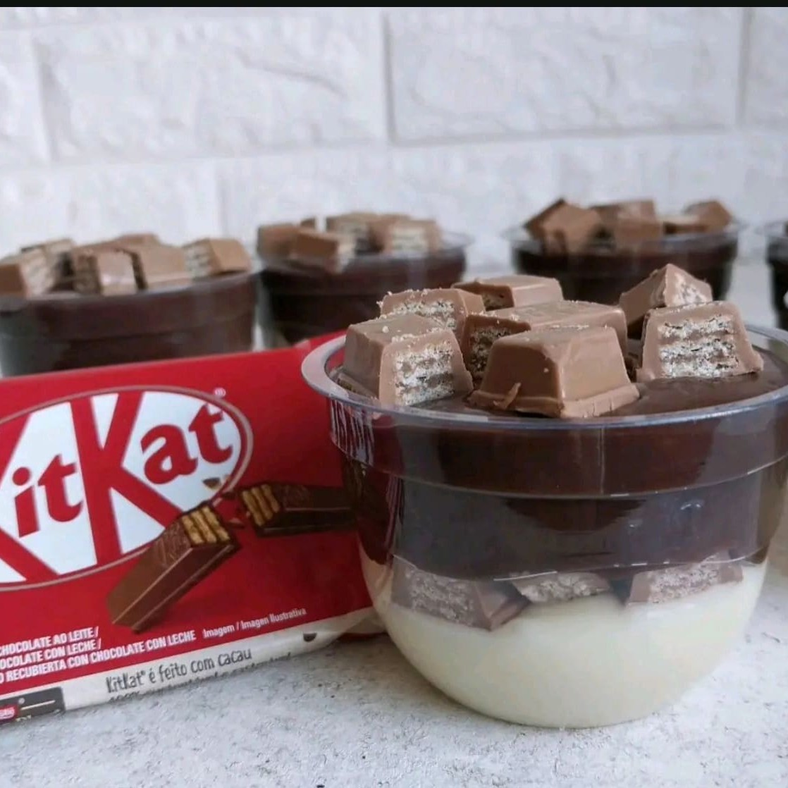 Brigadeiro branco Kit Kat e brigadeiro preto