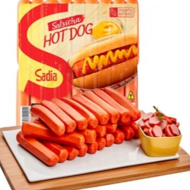 Salsicha Fresca: O toque final que transforma sua refeição em uma experiência incrível. Escolha entre as marcas Sadia ou Perdigão para garantir qualidade e sabor em cada mordida.