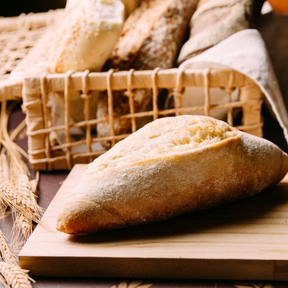 Com textura leve e sabor delicado, o pão de tapioca é perfeito para quem busca algo diferente e sem glúten. Fofinho e saboroso, combina com qualquer refeição do seu Dia.