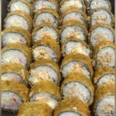 Trinta e seis unidades de Hot Croc recheados com atum fresco e temperado, empanados e fritos até ficarem dourados e crocantes por fora, com um recheio macio e saboroso por dentro. Perfeitos para compartilhar ou matar aquela vontade de um petisco japonês cheio de sabor e textura.