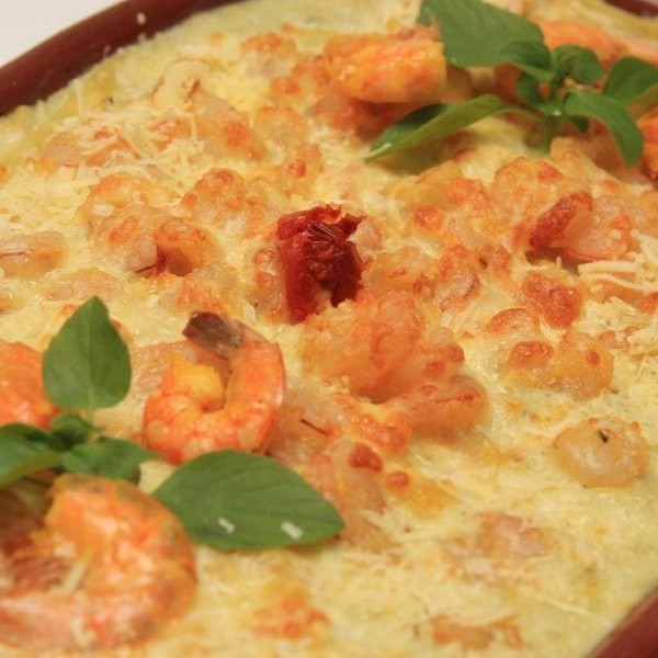 Deliciosa lasanha com 125g de camarão fresco, molho cremoso de camarão e queijo gratinado, um prato sofisticado e irresistível.