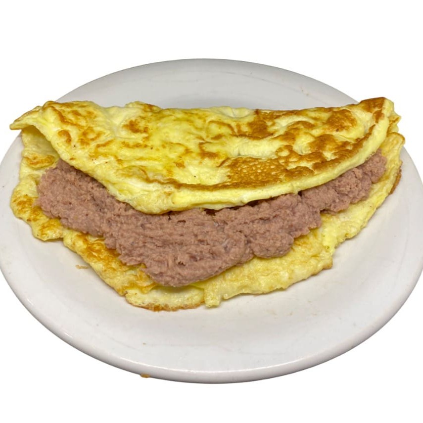 Uma opção leve, saborosa e cheia de proteína! Preparado com 3 ovos frescos batidos na hora e recheado com atum premium temperado, nosso omelete é grelhado na medida certa, combinando textura macia com sabor marcante.  Ideal para quem busca uma refeição saudável e nutritiva, sem abrir mão do gosto de comida feita com carinho.