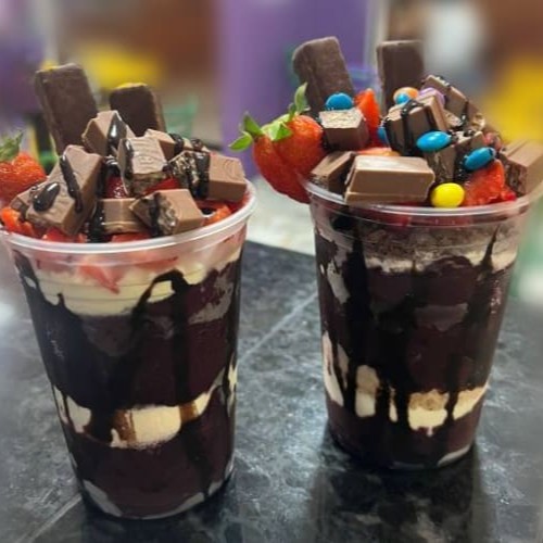 Açaí Ou Sorvete  os complementos selecionados serão iguais para os dois copos (qualquer observação coloque nas observações) Adicionais de Chocolates e biscoito são a parte