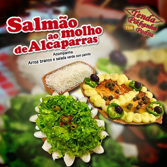 Apresentamos o nosso '211 - Filé de Salmão Grelhado para Duas Pessoas', uma das estrelas de nossas 'Refeições Especiais'. Desfrute de um suculento filé de salmão cuidadosamente grelhado, acompanhado por um cremoso purê de batatas. Acompanha também uma porção generosa de arroz soltinho e uma refrescante salada composta por alface crocante, tomates suculentos, cebola, palmito e azeitonas. Finalizamos com um toque de alcaparras que adiciona um sabor único. É um prato equilibrado e saboroso, preparado com carinho e atenção em um tempo de preparo de 40 minutos. Perfeito para compartilhar um momento especial.