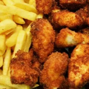 Deliciosa porção com frango empanado com batata frita