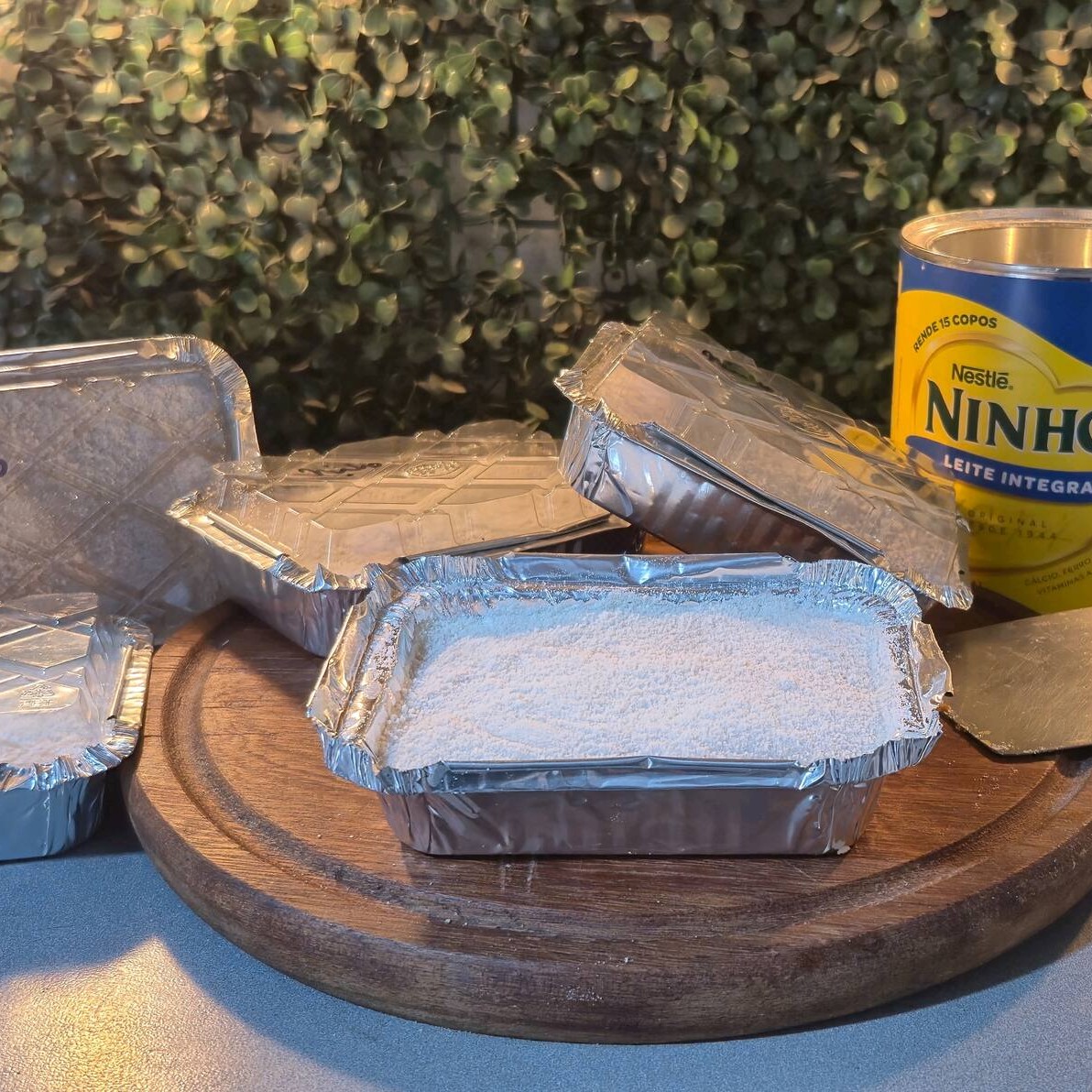 Delicioso bolinho de Leite Ninho com um brigadeiro de leite Ninho