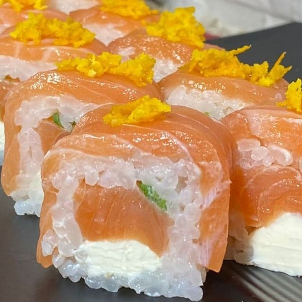 Porção com 10 unidades.  Makimono Shake Lemon