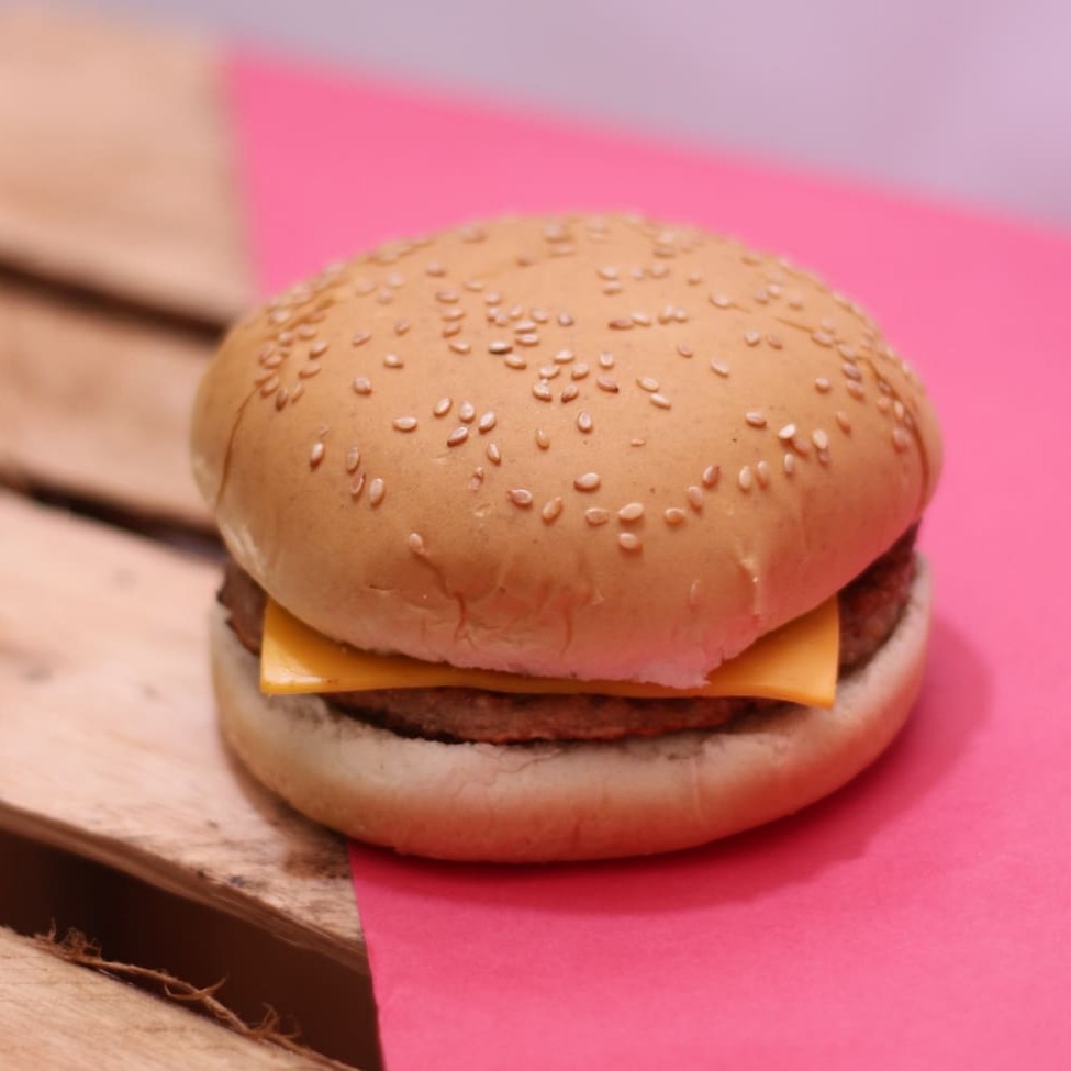 PÃO,CARNE, QUEIJO CHEDDAR.