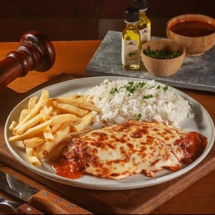 Arroz, feijão, fritas e farofa