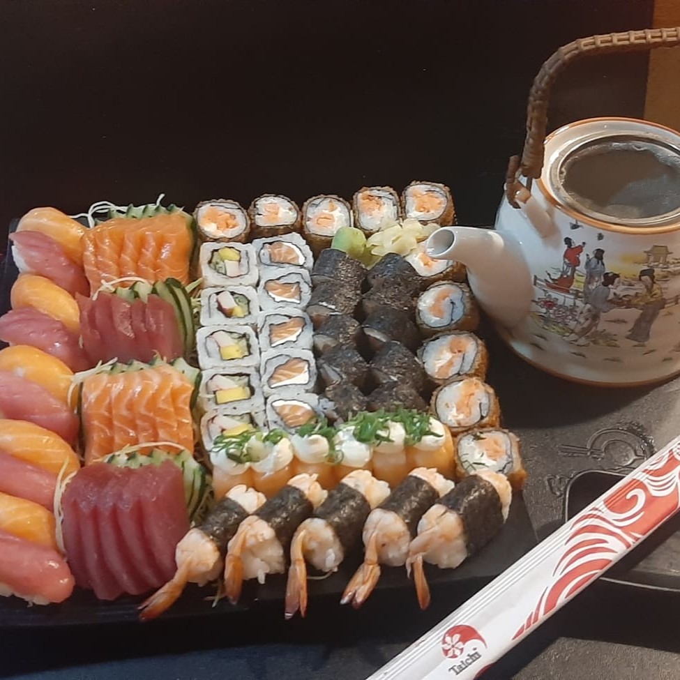 10 Sashimi De Salmão, 10 Sashimi De Atum, 5 Sushi De Salmão, 5 Sushi De Atum, 5 Joy De Salmão, 5 Sushi De Camarão, 5 California, 5 Uramaki Filadelfia, 10 Filadelfia E 10 Hot Filadelfia