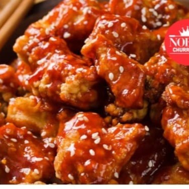 Agridoce com cebola e pimentão. Acompanha arroz.