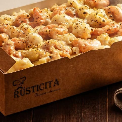 Nosso Nhoque de Batata Artesanal é composto por 80% de batata, dando-lhe uma textura leve e irresistível, acompanhado do nosso Molho Artesanal e a Proteína de sua preferência. Nossos pratos são confeccionados com ingredientes de alta qualidade. Descubra o prazer de uma autêntica refeição italiana.