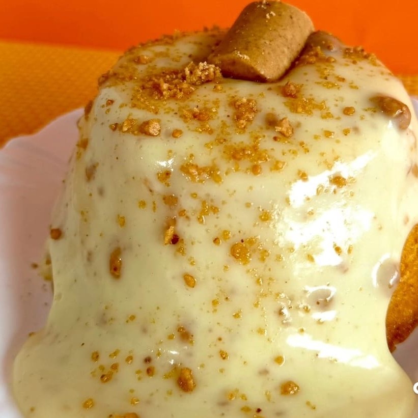 Massa: Baunilha Recheio: Brigadeiro de paçoca  Peso: aproximadamente 500g a 800g