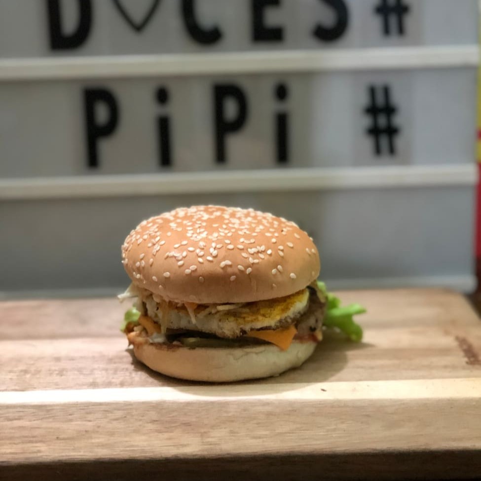 Carne 56g queijo ovo ketchup  maionese batata palha  salada