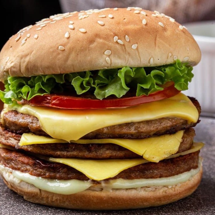Pão,3 Carnes, 3 Queijos, Salada E Maionese.