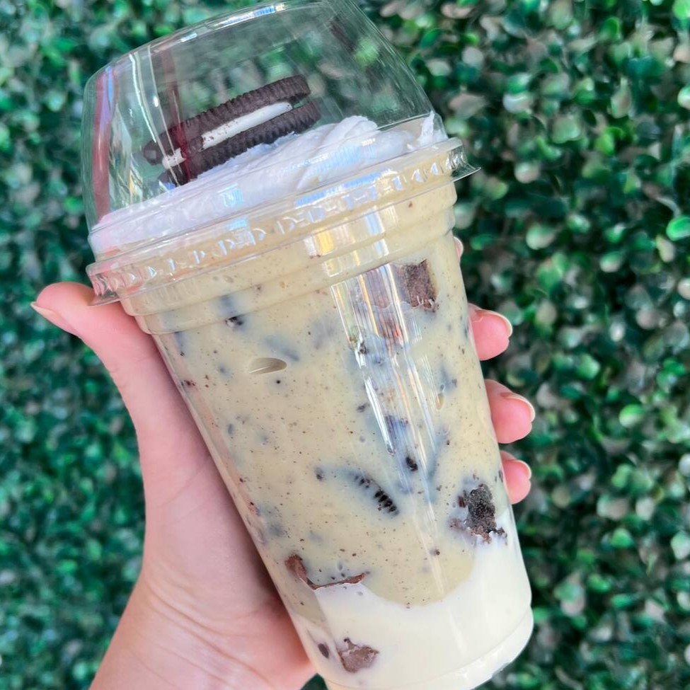 ➡️ Oreo - Creme de ninho, Brownie, Oreo, Brigadeiro de Oreo e Chantilly.