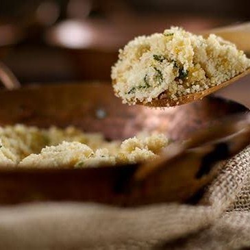 Porção de farofa com bacon