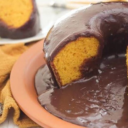 Bolo de Cenoura 100% Caseiro, coberto com uma super cobertura Vulcão de Chocolate!!!