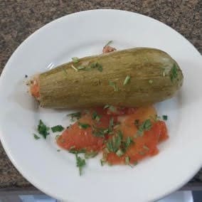 Com arroz e carne moida.