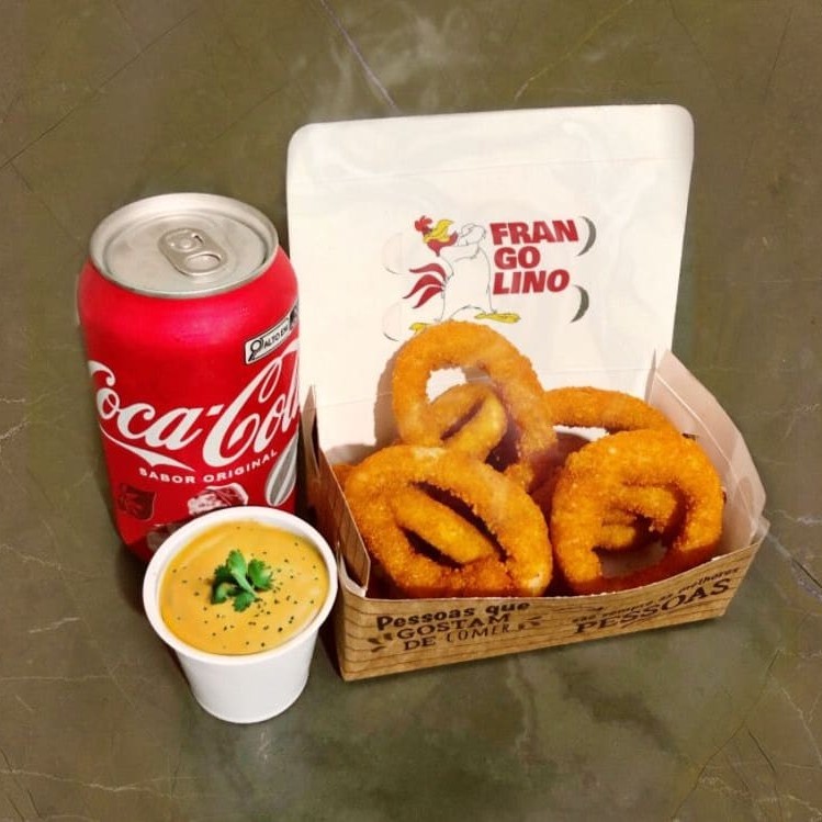 220g de anéis de cebola fritos e crocantes. imagem ilustrativa