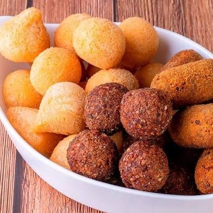 10 salgadinhos fritos na hora  Escolha até 4 sabores  Por apenas 17,99