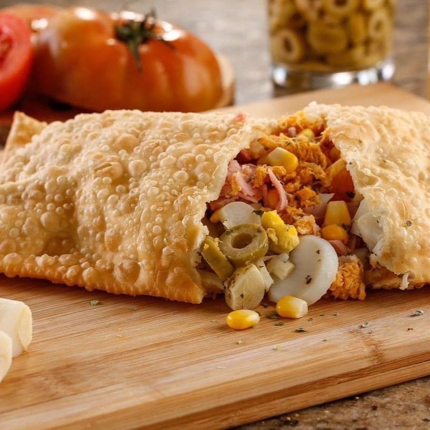 Milho, ervilha, frango, carne, queijo, presunto, cheddar, Catupiry, cebola, tomate, ovo de codorna, azeitona, bacon, calabresa.