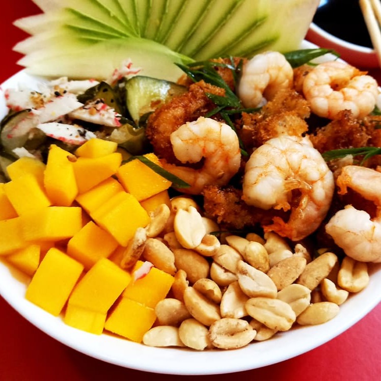 Gohan, Camarão Crispy, Manga, Pepino, Gergelim, Amendoim E Molho Teryaki
