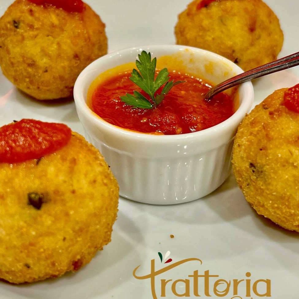 4 unidades arancine de tomate seco com manjericão e mussarela. Uma explosão de sabor!