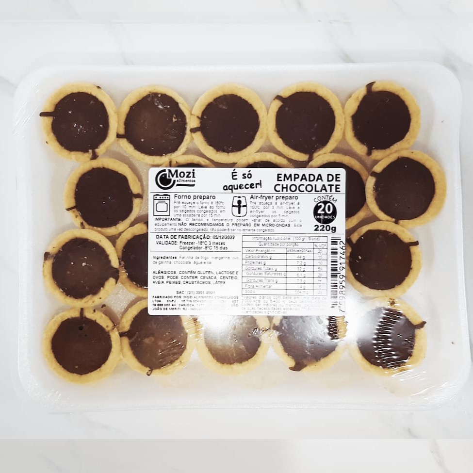 Bandeja de salgado pré assado congelado sabor empada de chocolate com 20 unidades.