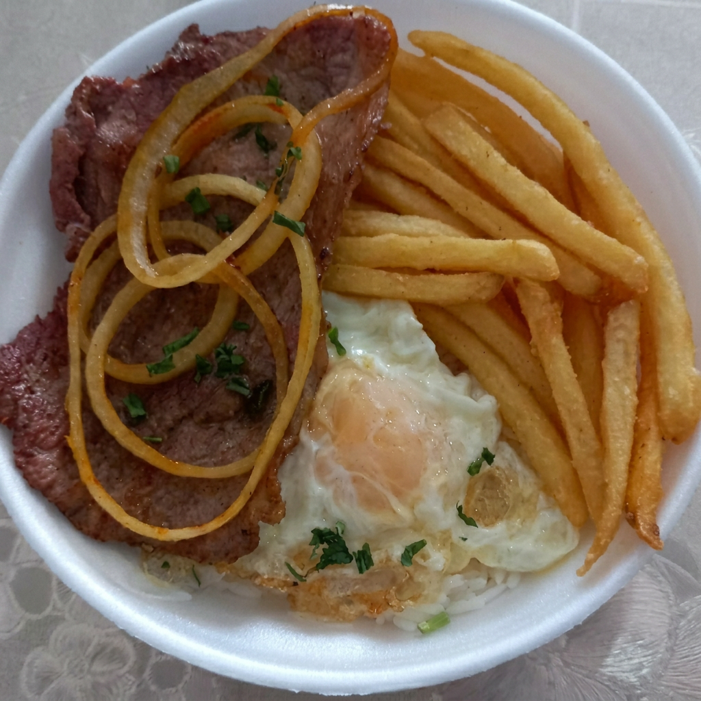 1 Marmita M acompanhada de Bife Acebolado, Ovo Frito, Batata Frita, Arroz Branco, Feijão!!