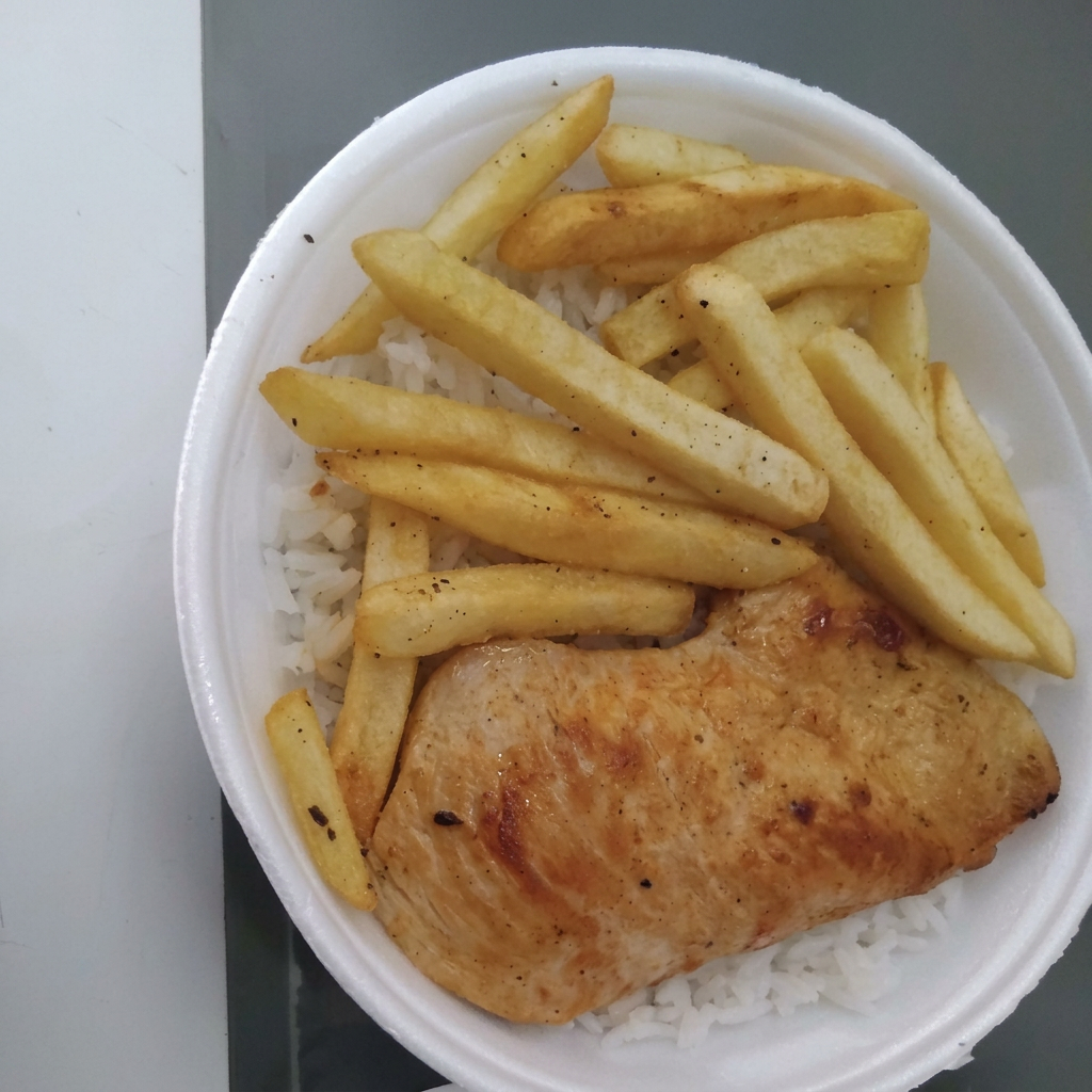 arroz feijão fritas e salada