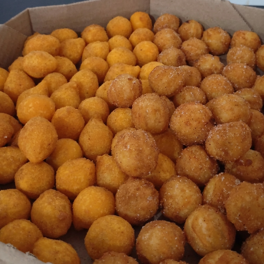 Uma explosão de sabores em um só combo!
Nosso mix de mini salgadinhos é perfeito para qualquer momento do dia, feito fresquinho e com recheio saboroso em cada unidade.
Sabores inclusos:
• Coxinha de Frango
• Bolinha de Carne
• Bolinha de Queijo e Presunto
• Bolinha de Queijo
• Churros de chocolate
Perfeito para dividir, lanchar ou matar aquela vontade de comer algo delicioso!