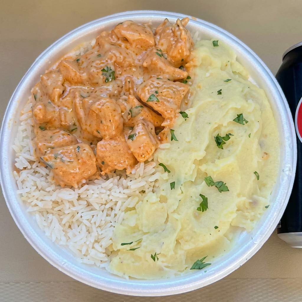 nao acompanha feijão ; marmita com arroz branco file de frango com molho de tomate e queijo mussarela por cima com pure e refri
