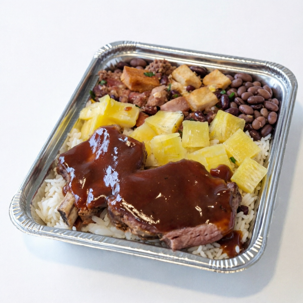 Arroz, feijão tropeiro e costelinha suina defumada com barbecue de goiabada. Escolha dois acompanhamentos (500g)