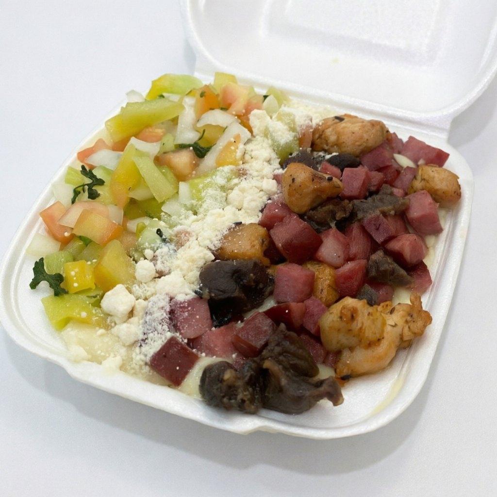 Pirão d aipim, carne, calabresa, frango e salada.