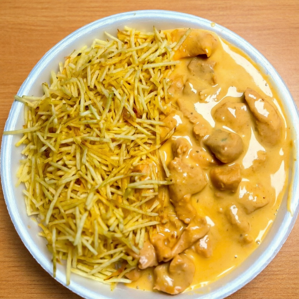 marmita pequena acompanha , delicioso arroz soltinho Strogonoff de Frango & Batata Palha