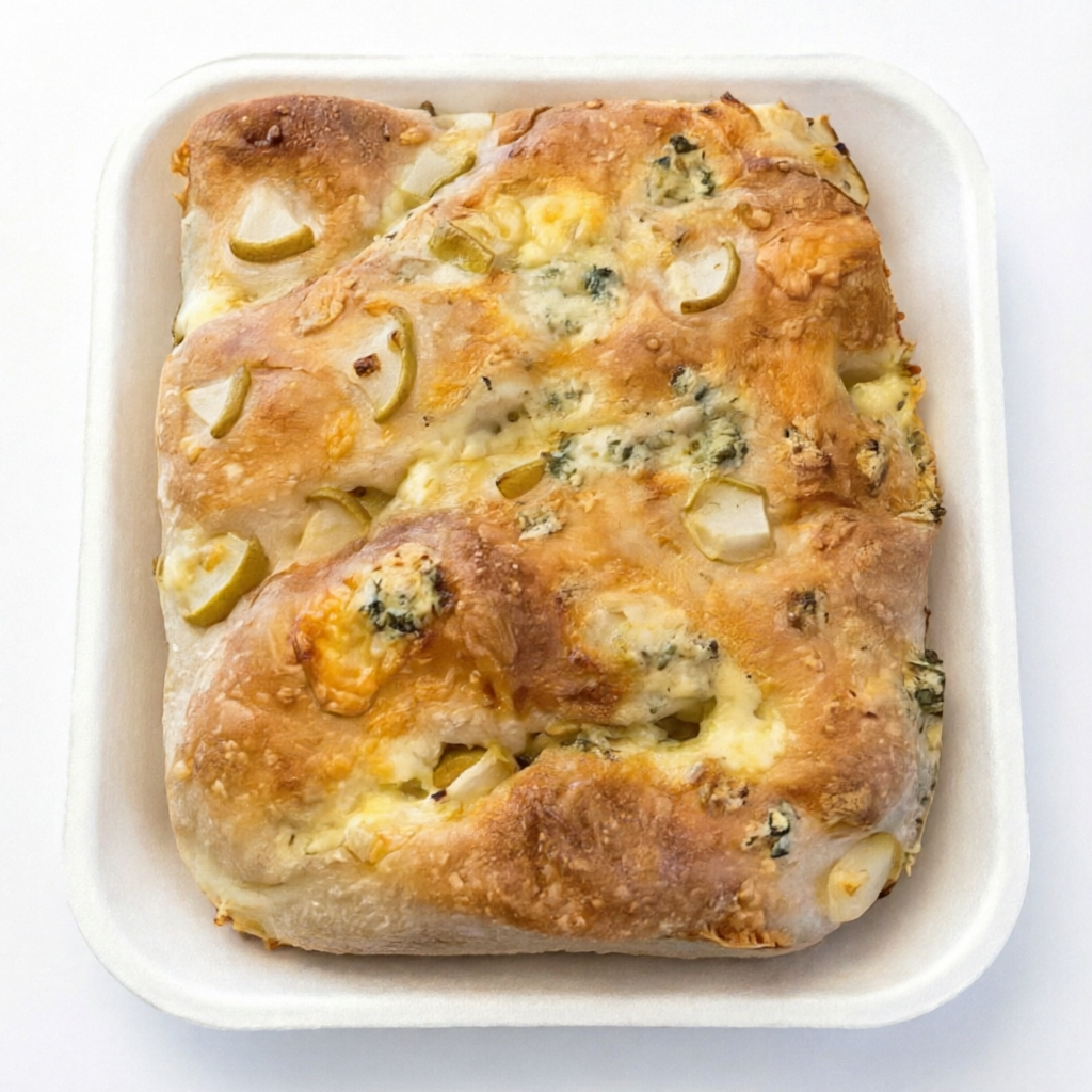 Focaccia da casa coberta com fatias de Pêra e Gorgonzola.