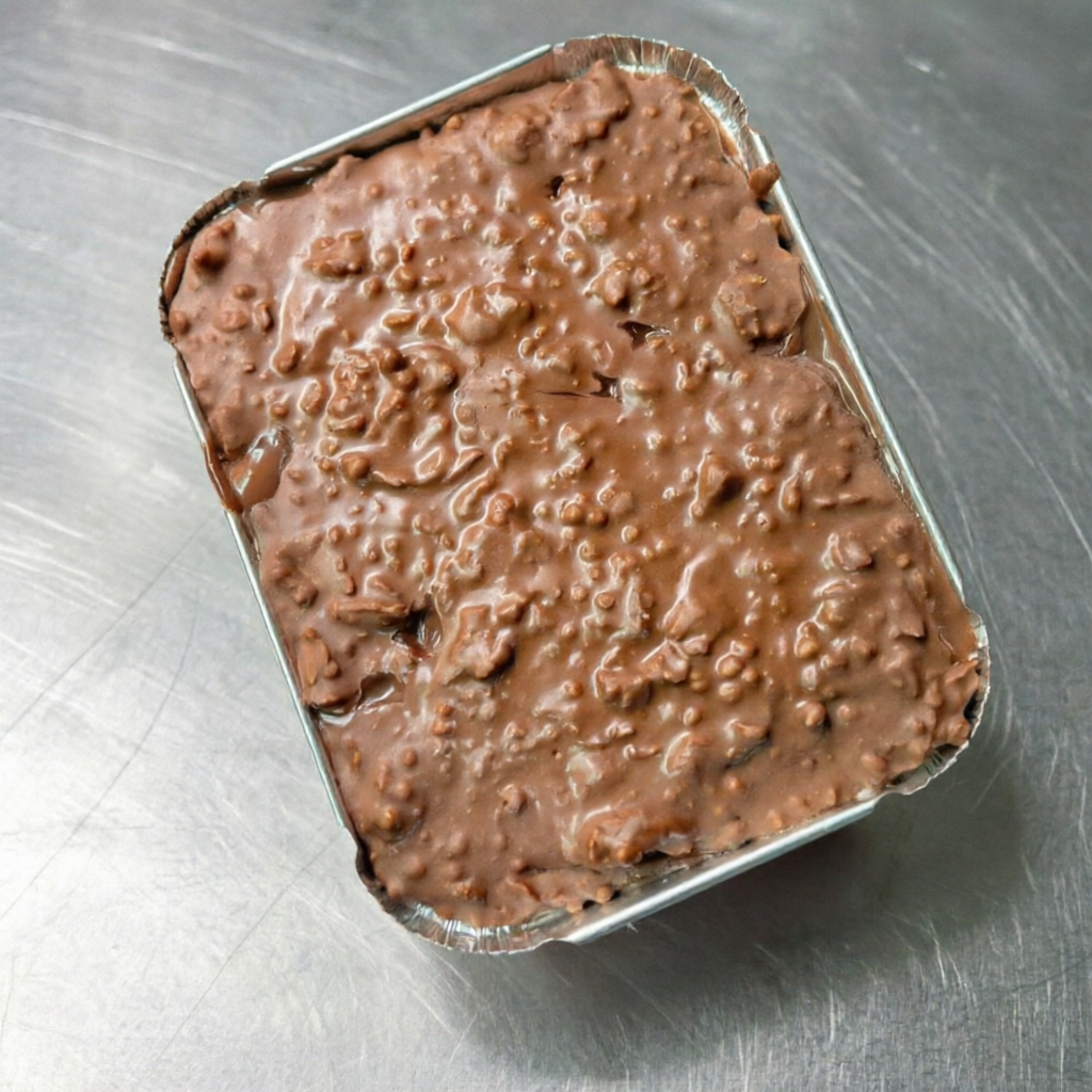 Camada de bolo de chocolate molhadinho,creme de chocolate gourmet e aquela crocancia perfeita com chocolate nobre + Nutella e massa crocante francesa feuillettine. 200g