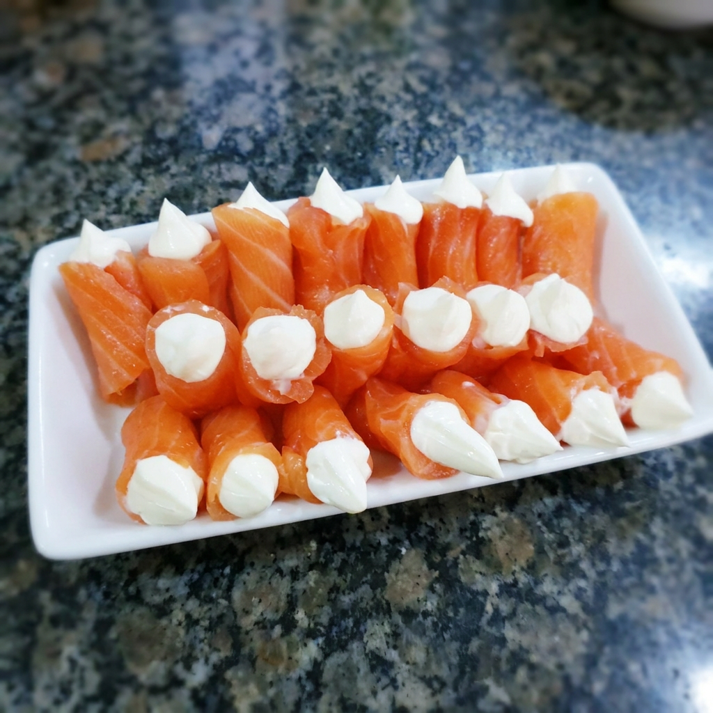 Salmão, creme cheese, cebolinha, arroz.