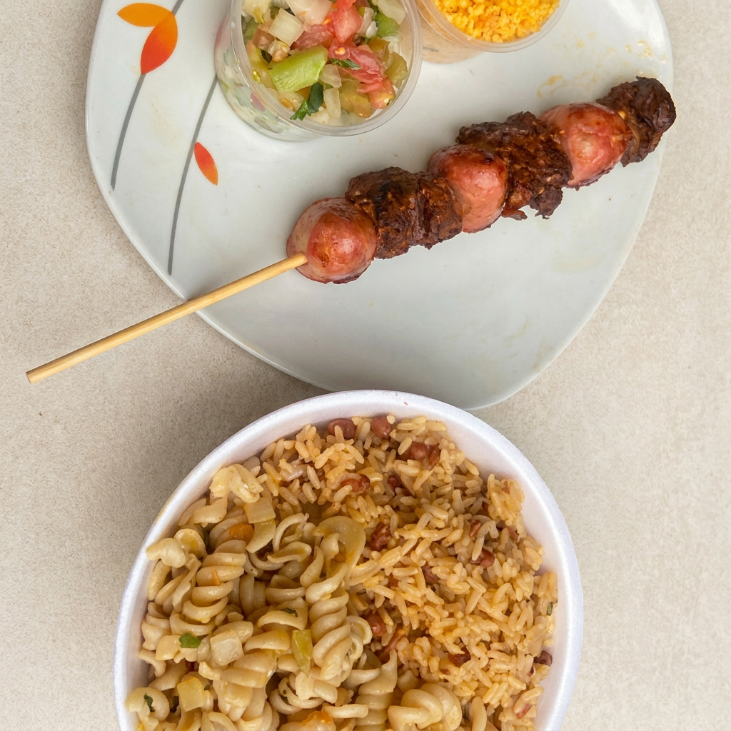 Baião, macarrão, cuscuz e vinagrete.