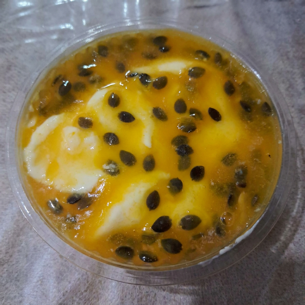 Deliciosa mousse de maracujá feito com leite condensado,creme de leite,leite em pó,concentrado de maracujá e polpa da fruta