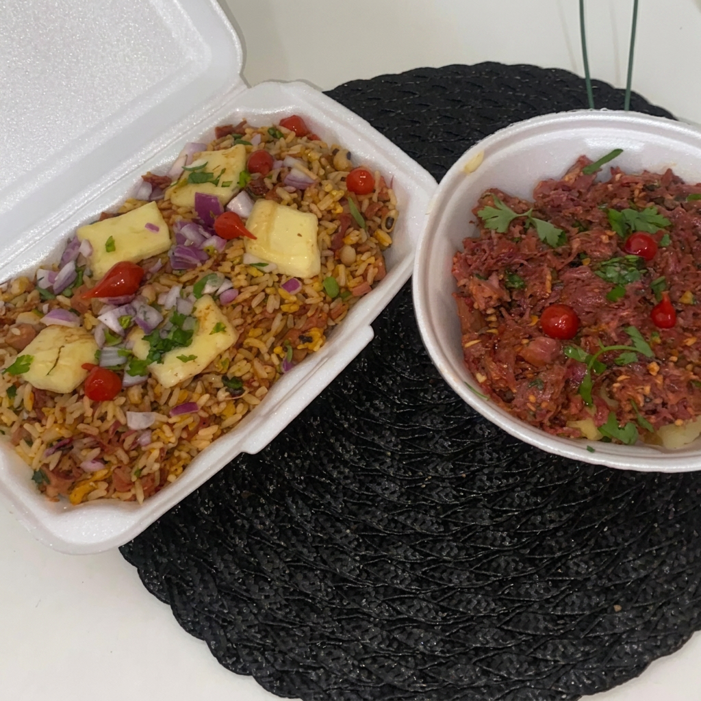 Delicioso baiao carregado de bacon linquica calabresa carne seca e queijo coalho pra da aquele charme cebola roxa salsinha pimenta biquinho Pra acompanha macaxeira carregada na manteiga de garrafa coberta com carne seca desfiada e ai vai ficar so na vontade