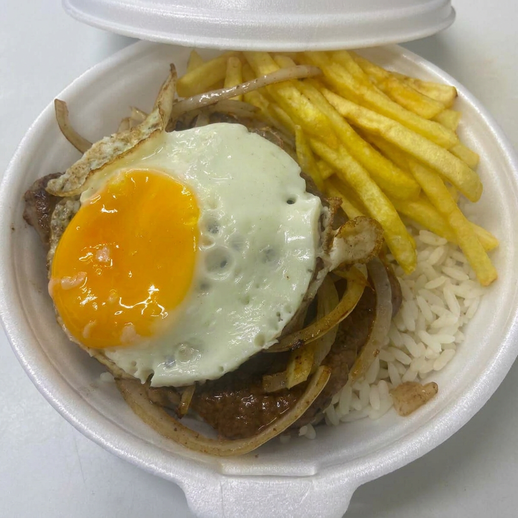 suculento contra filé, ovo, feito na chapa bem quentinho. Acompanha arroz soltinho, feijão caseiro temperado, farofa da casa, batata frita crocante e vinagrete fresco. Prato executivo completo pra quem quer variedade e sustância. Serve 1 pessoa com fome de verdade.