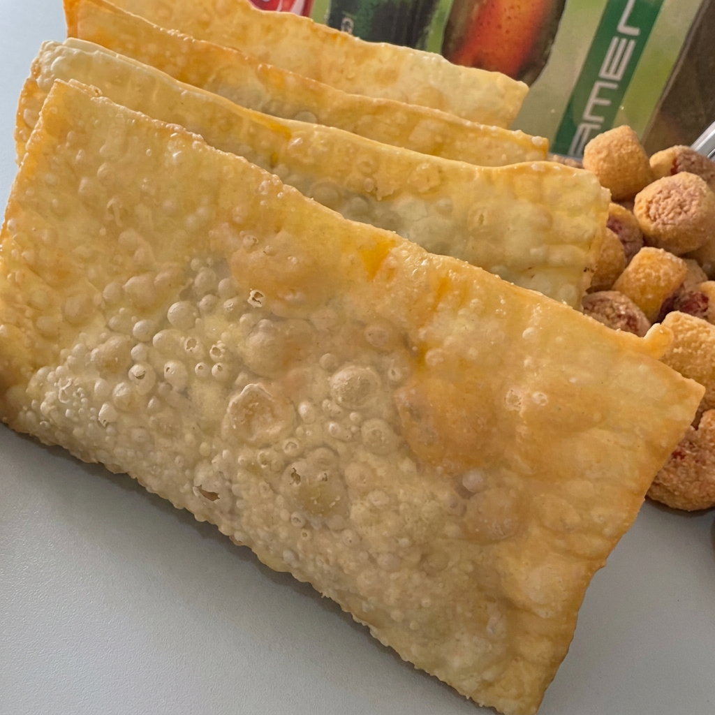 Pastel de Carne crocante e saboroso com tempero delicioso